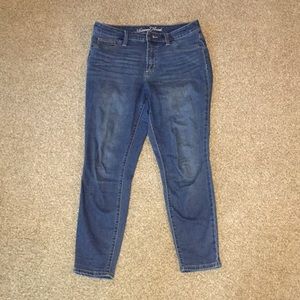 Hi-Rise Jeans universal thread